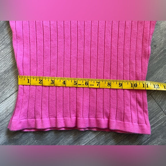 Hillard & Hanson Pink Knit V-Neck Ribbed Sleeveless Top. Size S - Picture 5 of 6